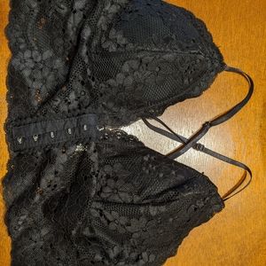 Black lacey L bralette
